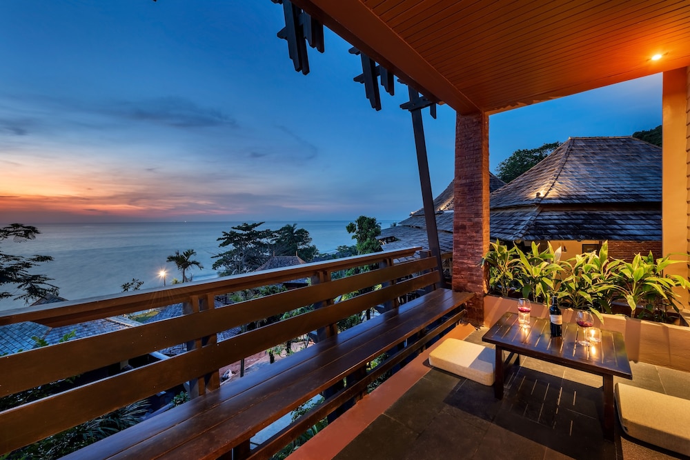Deluxe Jacuzzi Seaview - Photo 2