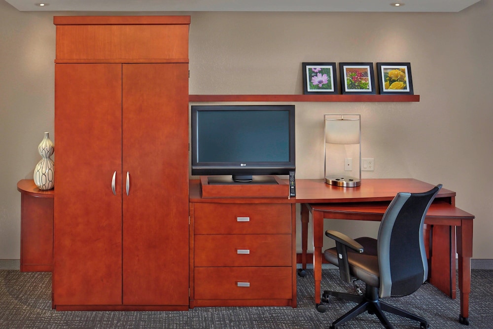 Room - Photo 3