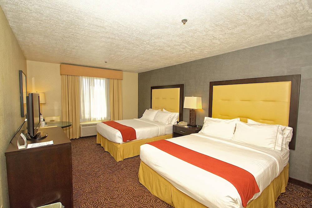 Standard Room, 2 Queen Beds, Mountain View - Photo 1