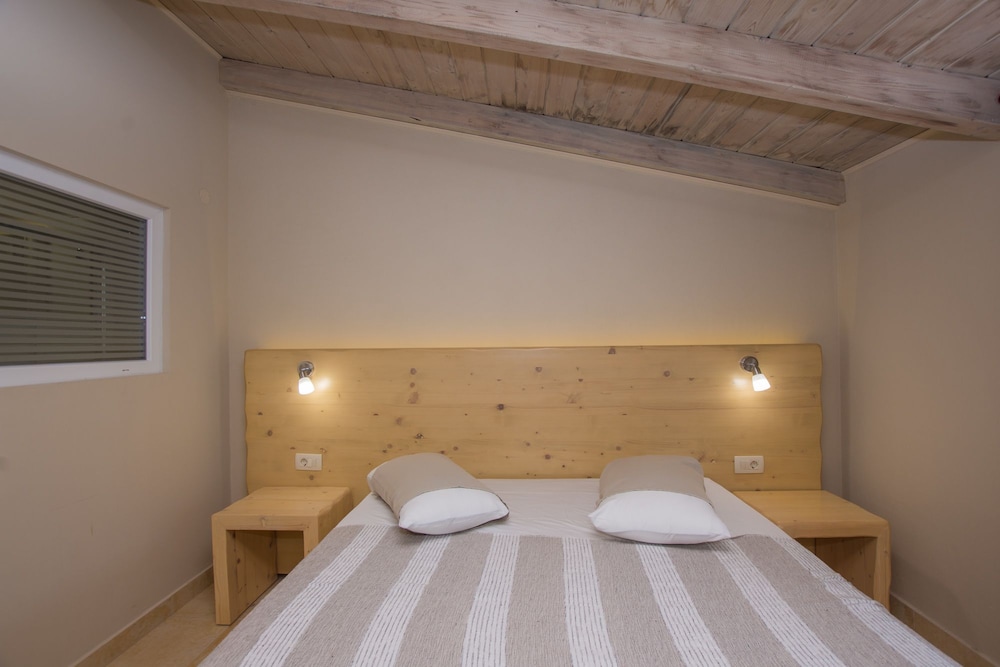 Deluxe Room (Panoramic View) - Photo 2