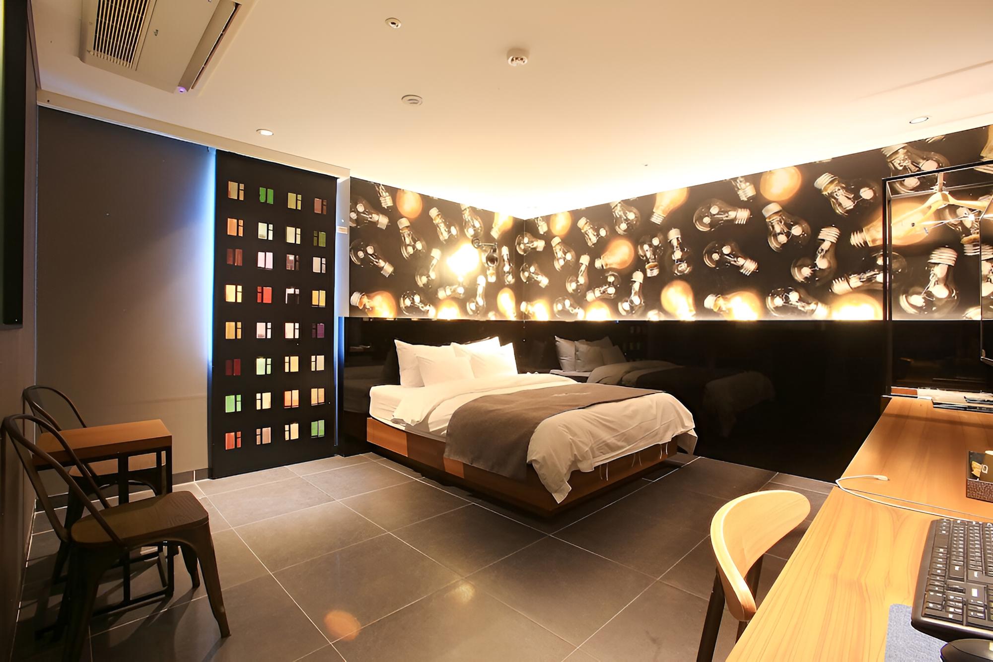 Room (Standard Room) - Photo 25