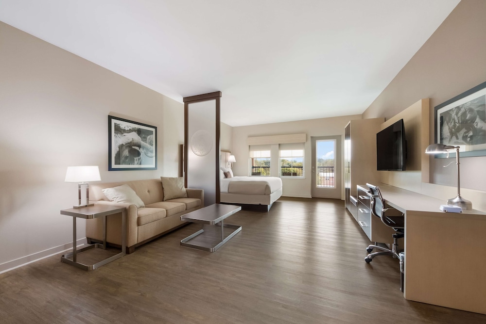 Suite, 1 King Bed, Non Smoking, Balcony (with Sofabed) - Photo 2