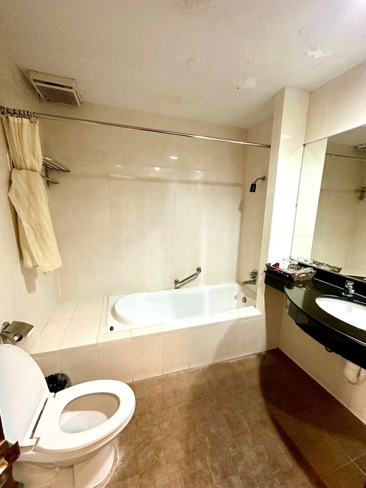 Basic Triple Room(Double Bed And Single) photo 3
