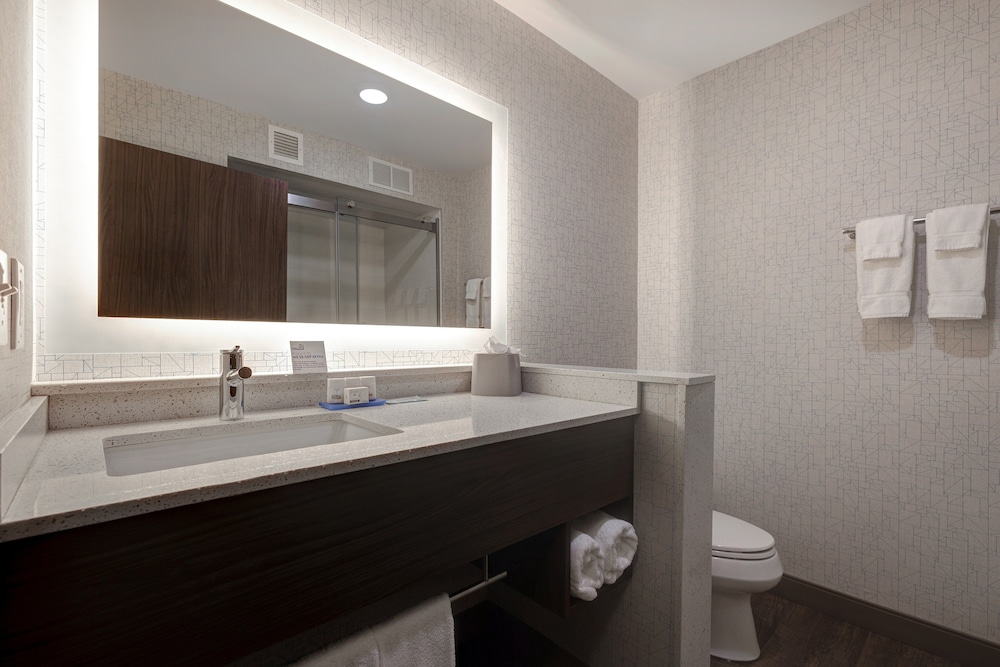 Suite, Multiple Beds - Photo 9