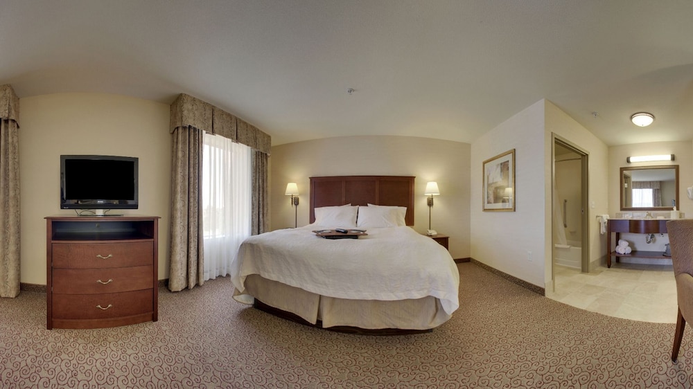 Suite, 1 King Bed, Non Smoking - Photo 2
