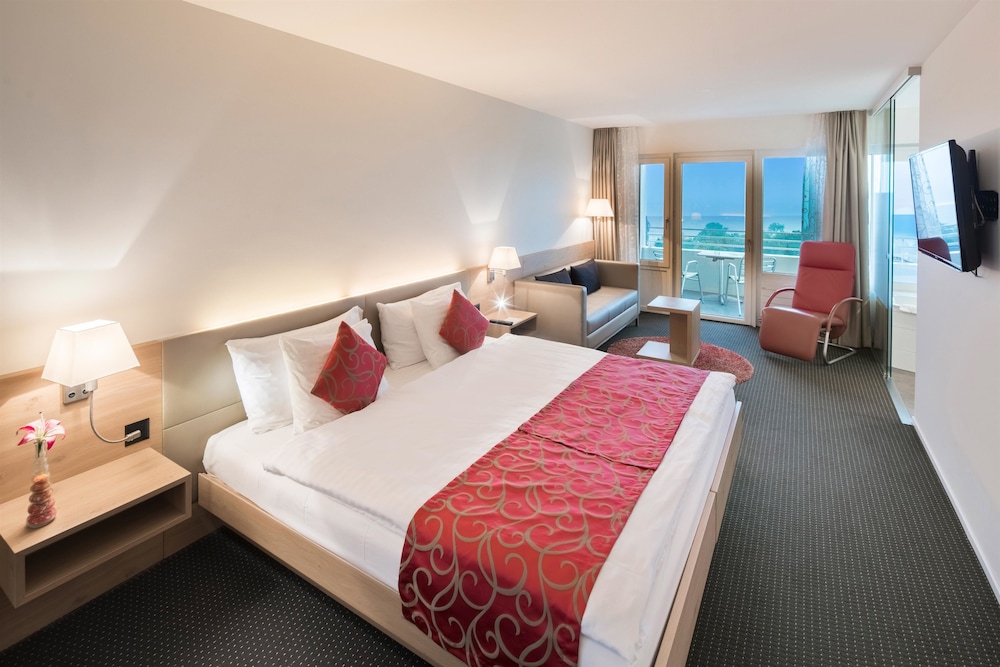 Junior Suite, 1 Double Bed, Balcony, Lake View - Photo 3