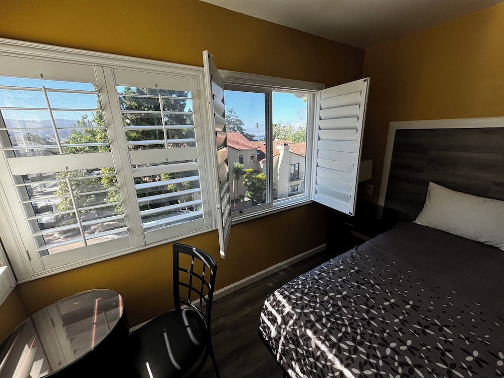 Double Queen Bedroom with Fireplace: Partial Ocean View - Photo 3