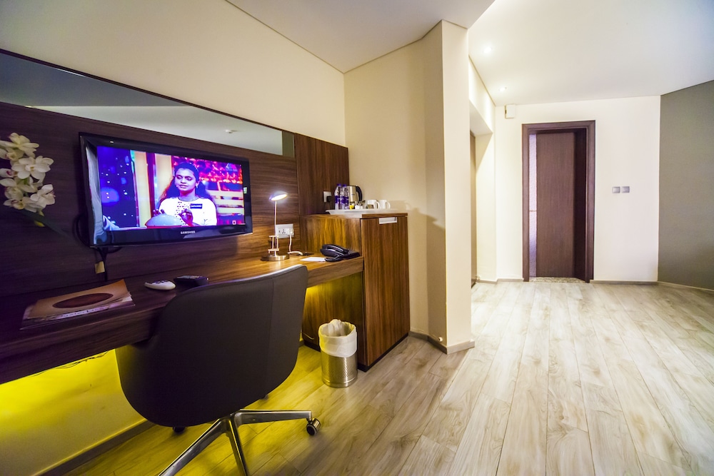 Basic Double Room, 1 Queen Bed, Smoking photo 2