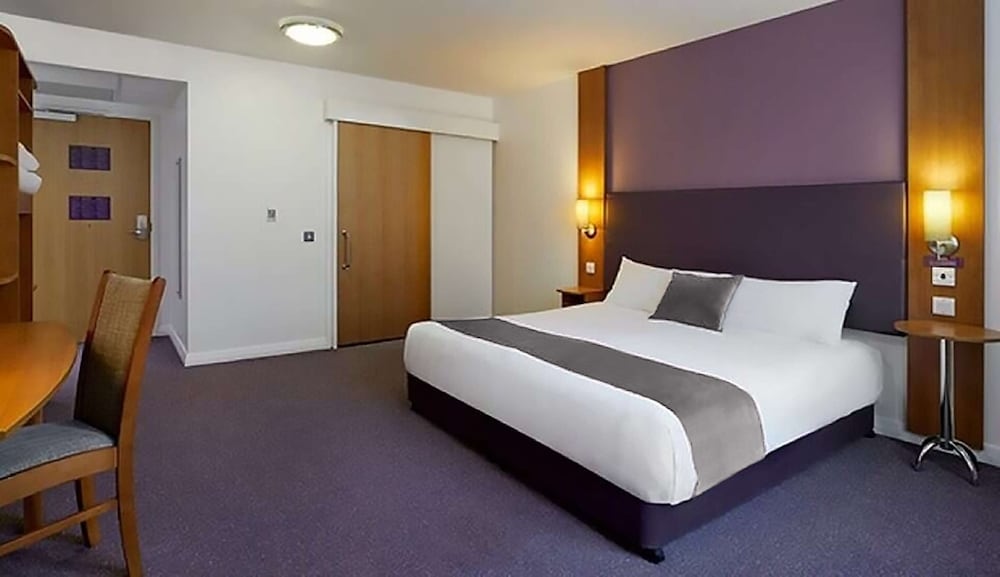 Standard Room, 1 Double Bed, Accessible, Bathtub - Photo 5