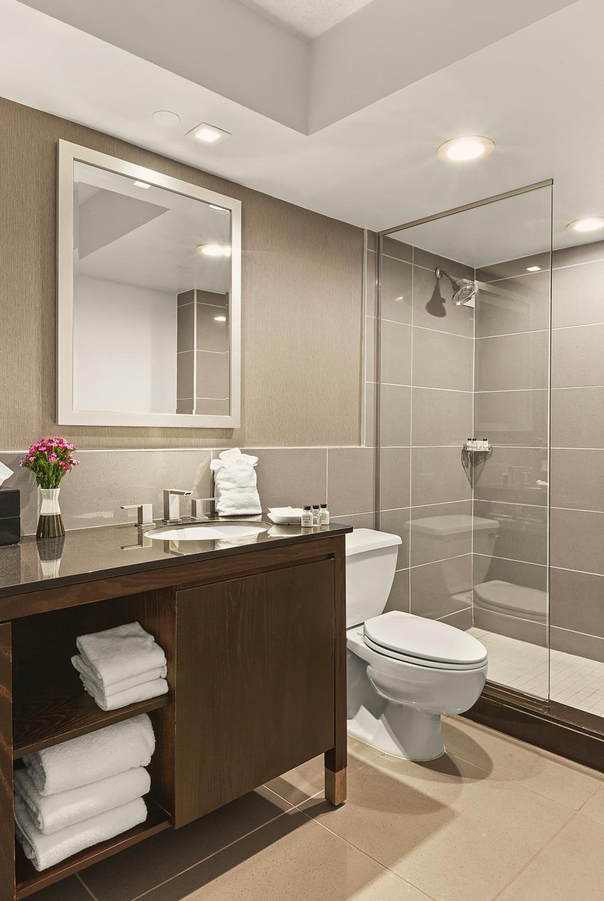 Executive Suite - Photo 1
