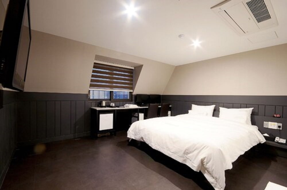 Deluxe Double Room - Pay at Hotel does not accept credit card photo 3