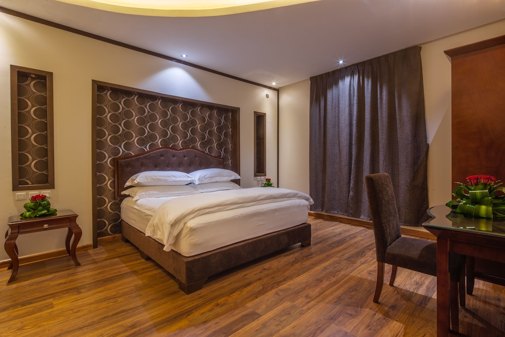 Deluxe Suite photo 2