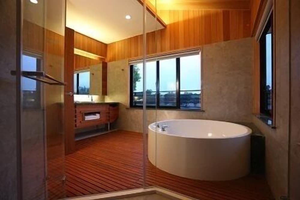 Quadruple Room, Lake View photo 2
