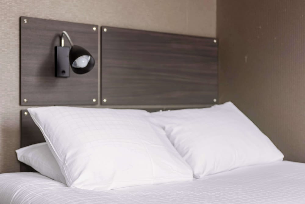Economy Room, 1 Double Bed, Non Smoking - Photo 4