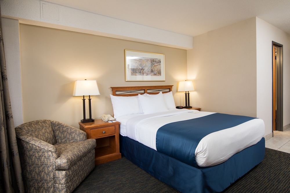 Standard Room, 1 King Bed, City View - Photo 2