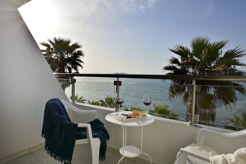 Double Room (Sea View Front) photo 3