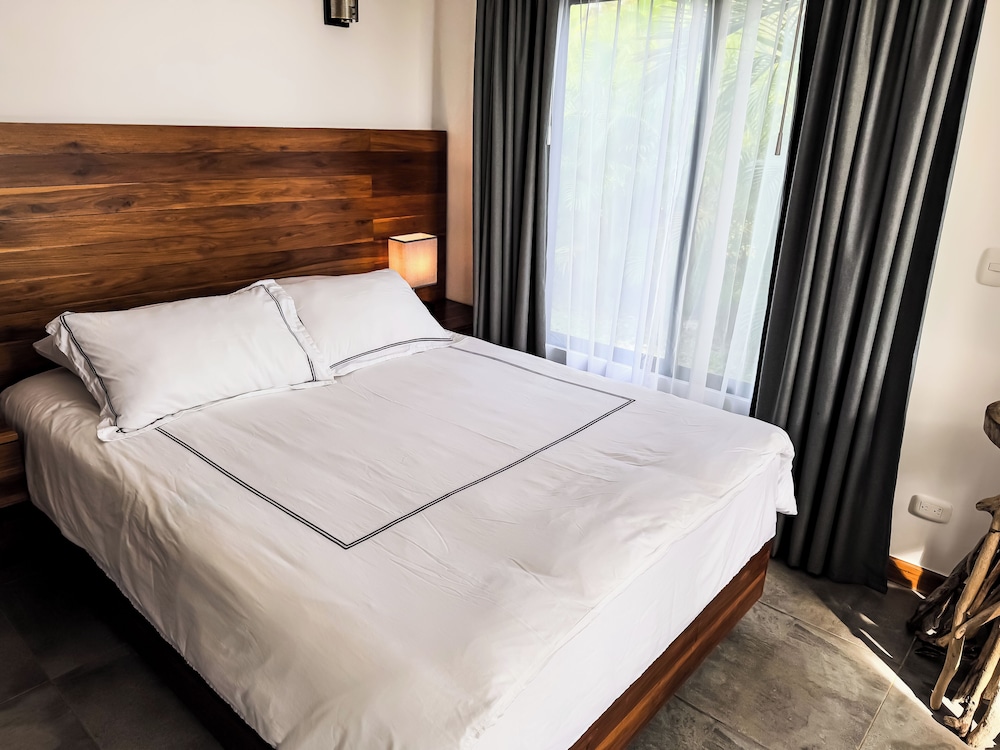 Deluxe Studio Suite, Multiple Beds, Beach View