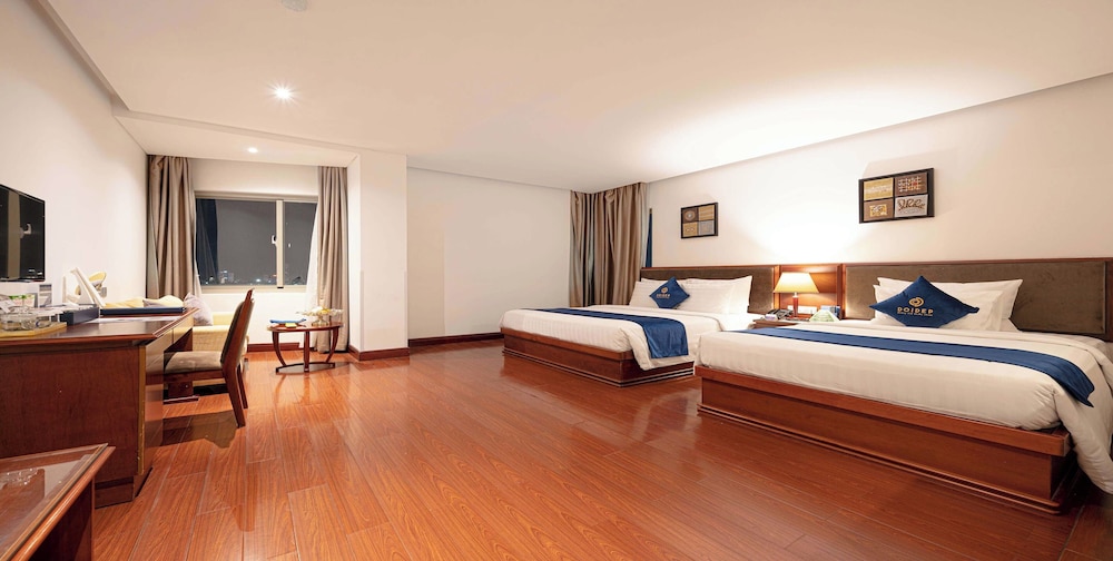 Triple Room, City View