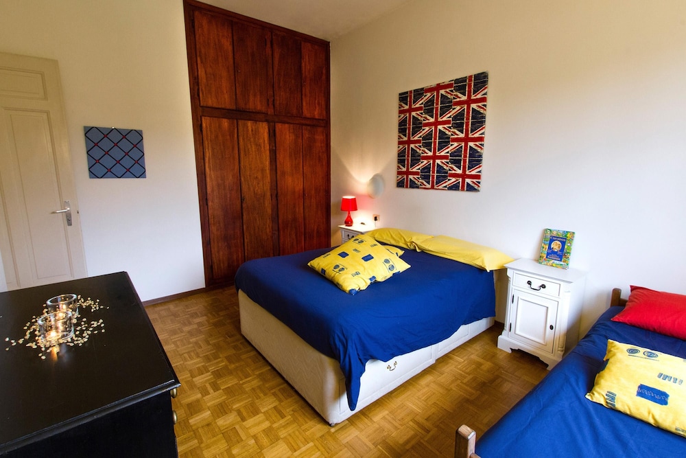 Family Apartment, Multiple Bedrooms, 2 Bathrooms (Connie's apartment)