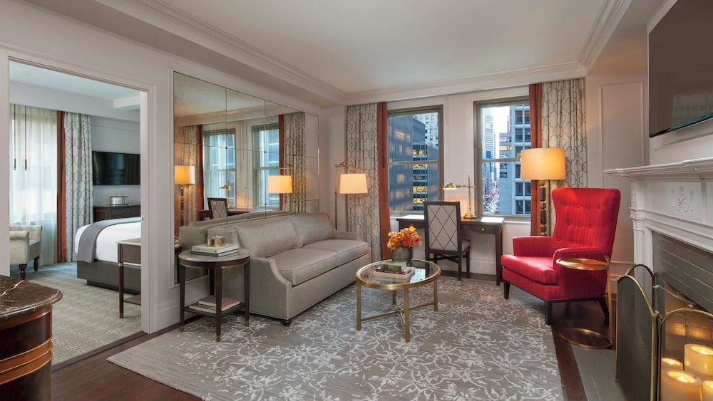 Classic Suite, 2 Double Beds thumbnail 5