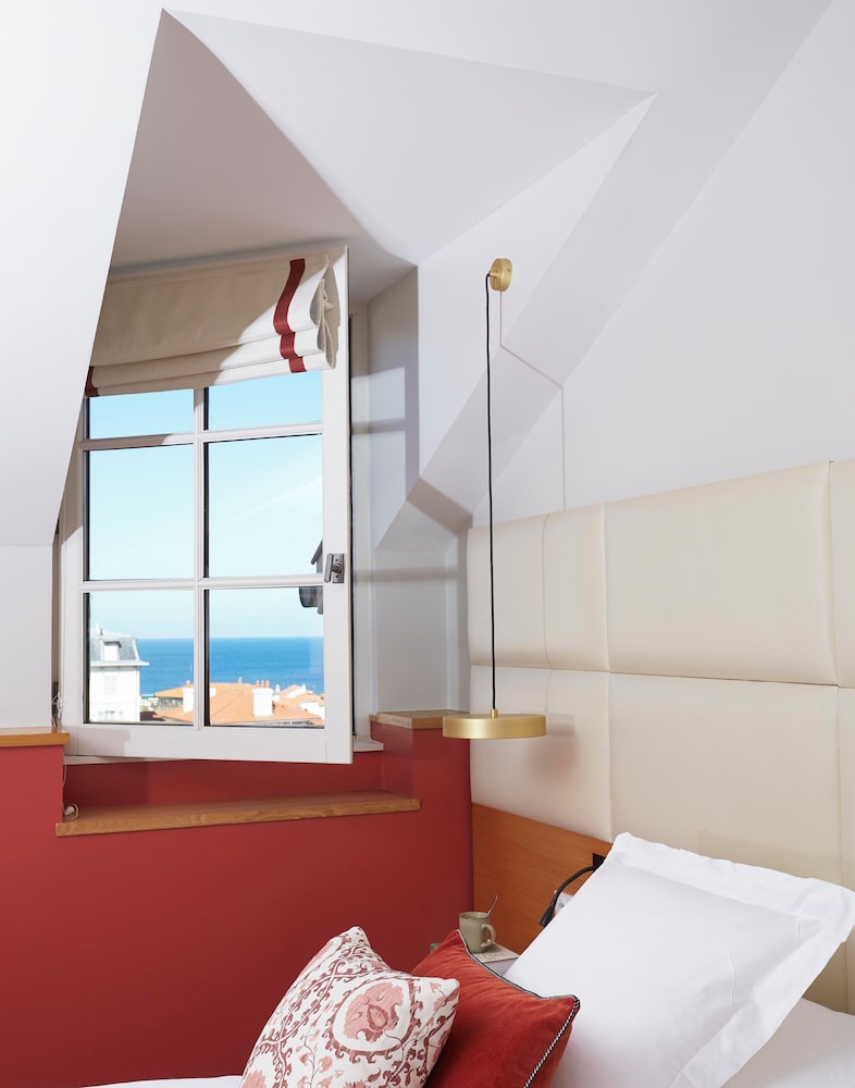 Deluxe Room - Photo 5