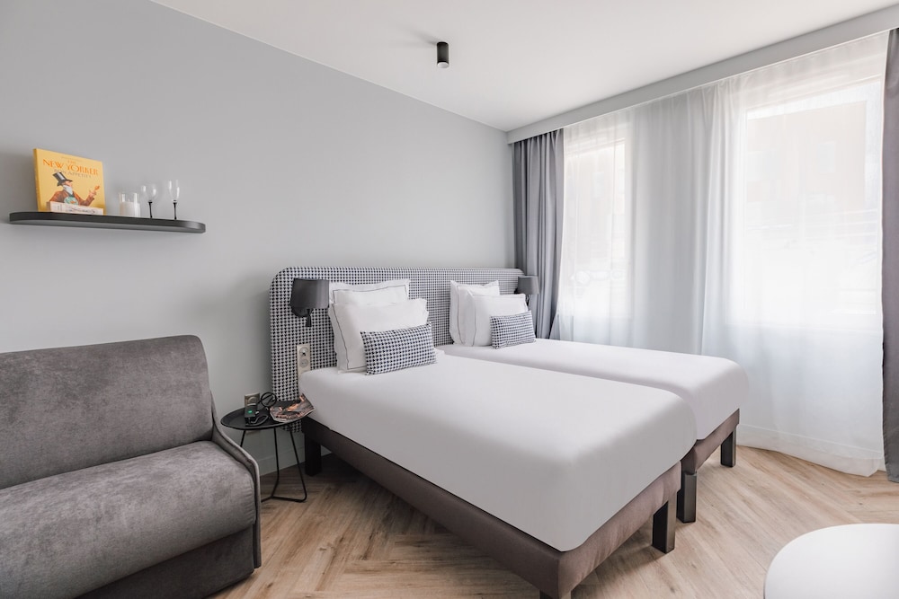 Basic Studio, 2 Twin Beds - Photo 1