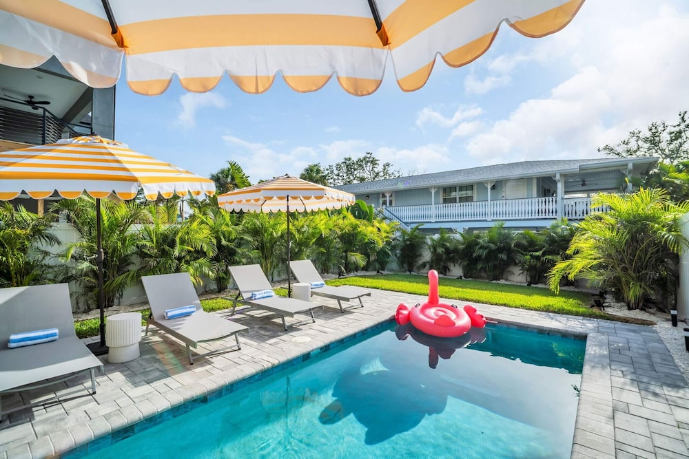 NEW 4 Bed 3 Bath Heated Salt Pool Walk2beach, Foto 66