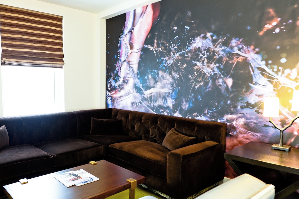 Executive Suite, City View photo 3