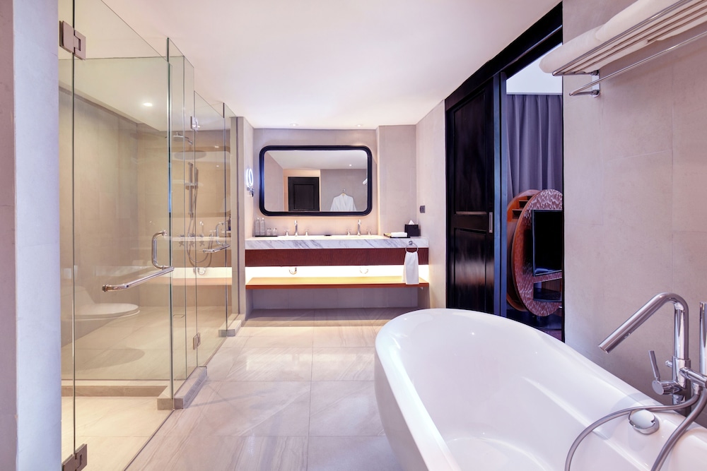 Executive Suite, 1 King Bed - Photo 8