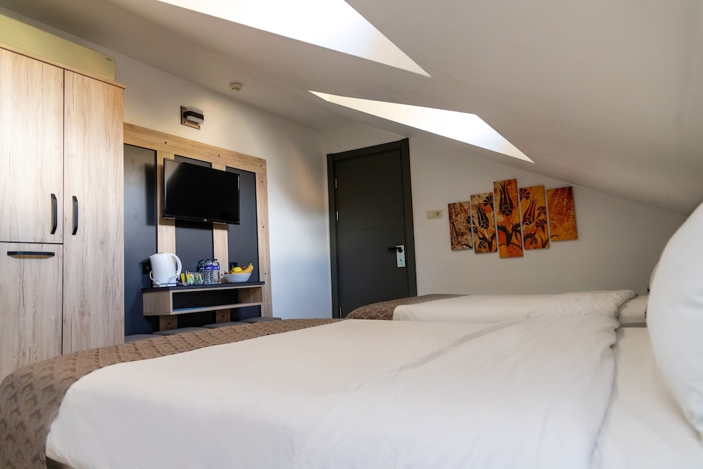 Economy Quadruple Room photo 3