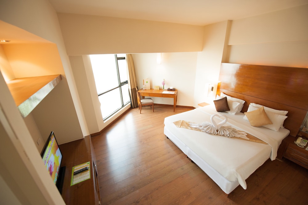 Suite Room - Photo 1