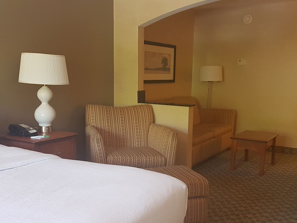 Suite, 2 Queen Beds (Additional Living And Dining Area) photo 2