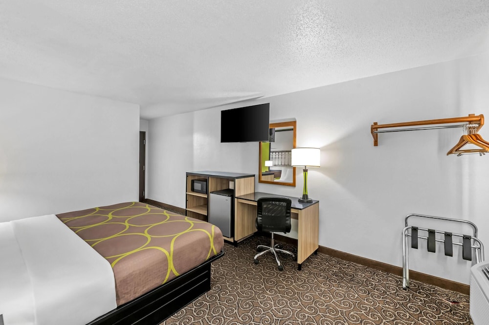 Room, 1 Double Bed, Non Smoking - Photo 2