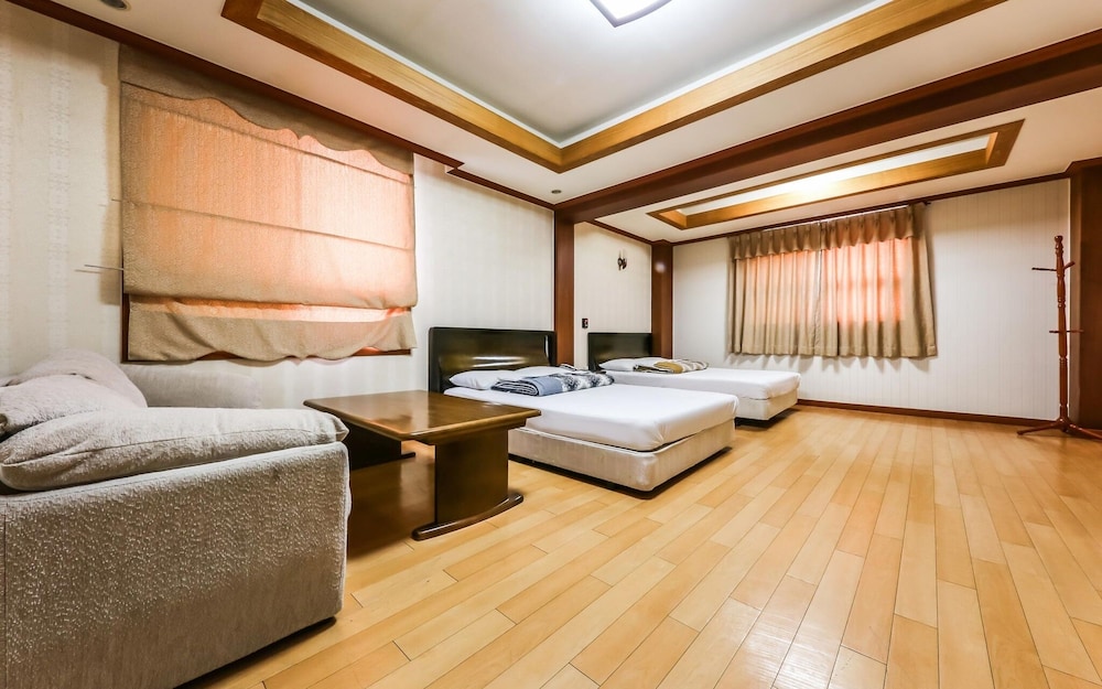 Room (Twin) - Photo 6