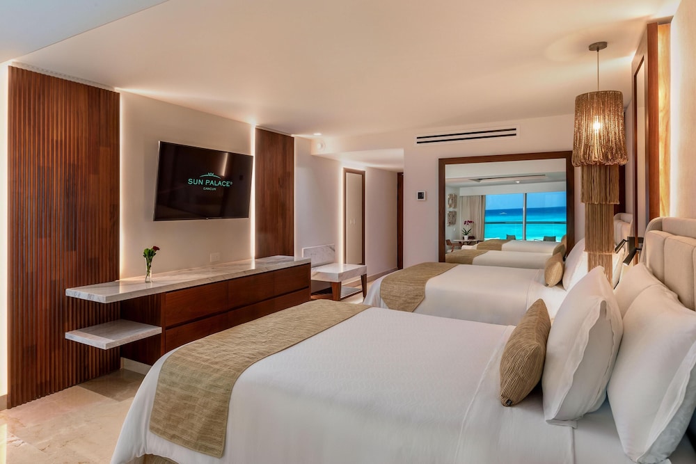 Superior Junior Suite, Ocean View, Two Double Beds