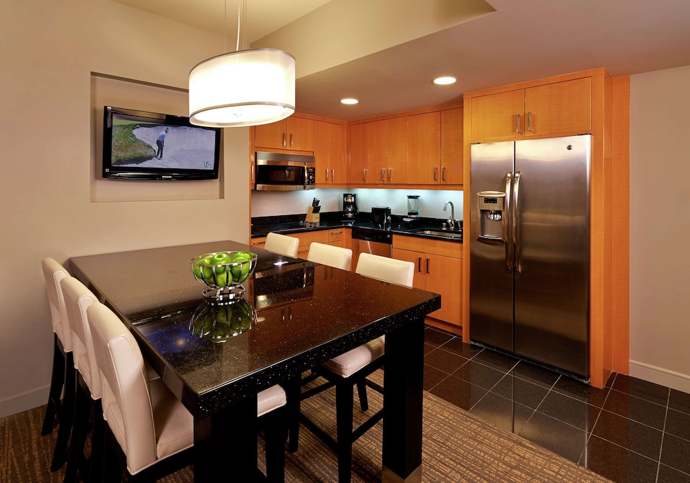 Suite, 1 Bedroom, Accessible, Kitchen (Hearing, Roll-In Shower) - Photo 5