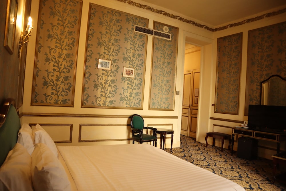 Golden Classic Room City View photo 2