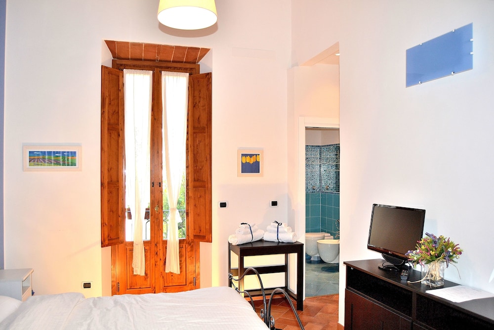 Deluxe Double or Twin Room, 1 Bedroom, Balcony, Garden View photo 3