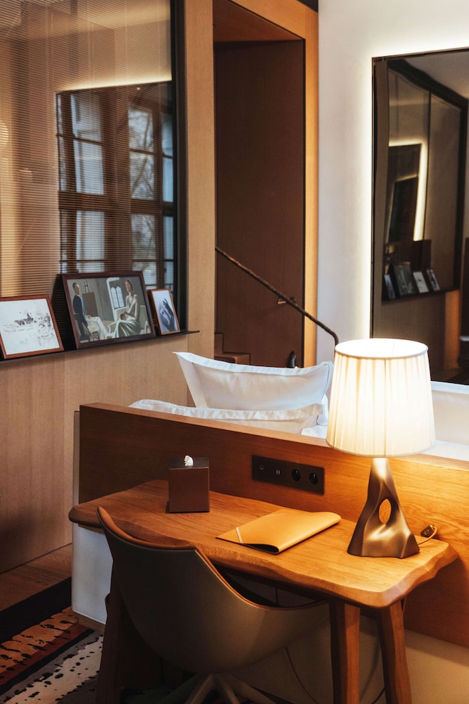 Junior Suite, 1 King Bed, Air conditioning photo 2