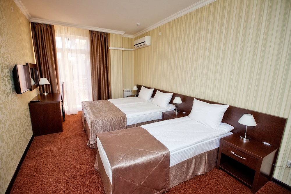 Standard Triple Room, Balcony photo 1