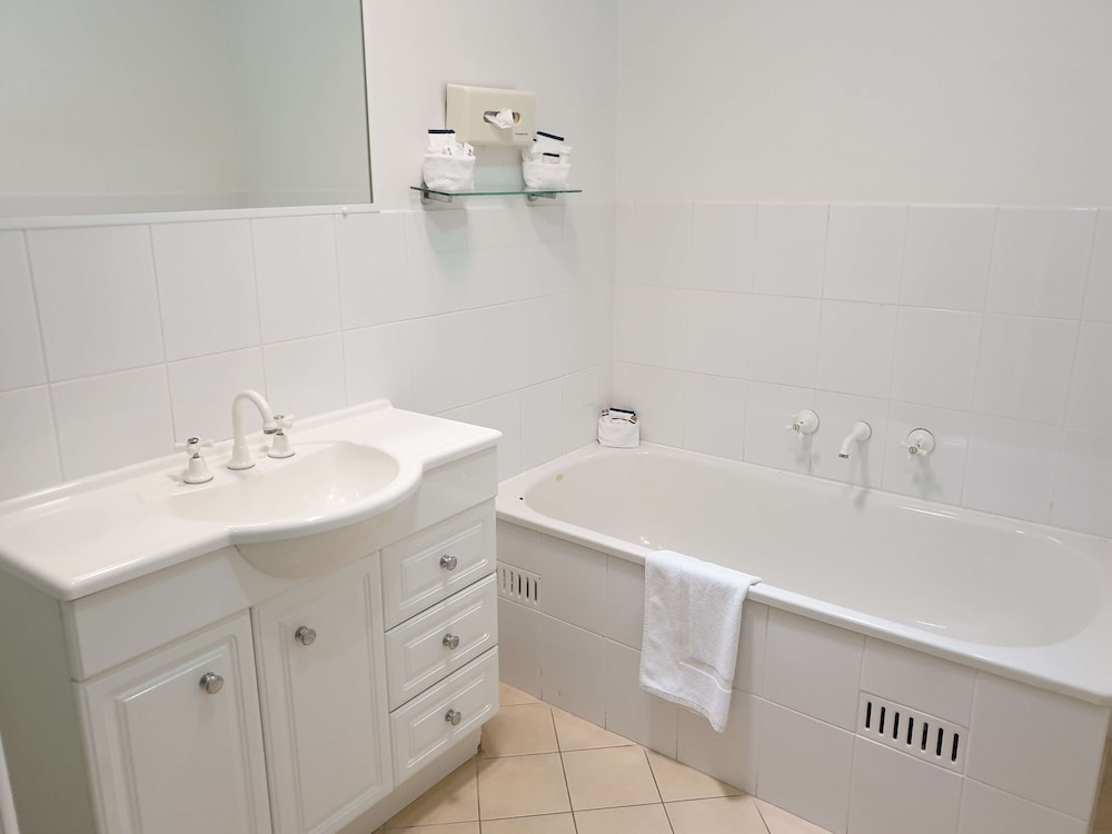 Standard Villa, Multiple Beds, Non Smoking, Kitchen (Walk-in Shower, Full Kitchen) photo 2