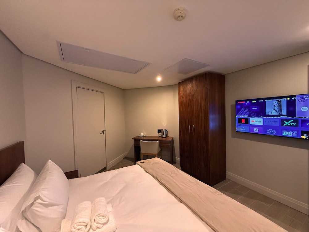 Standard Room, Balcony, City View photo 1