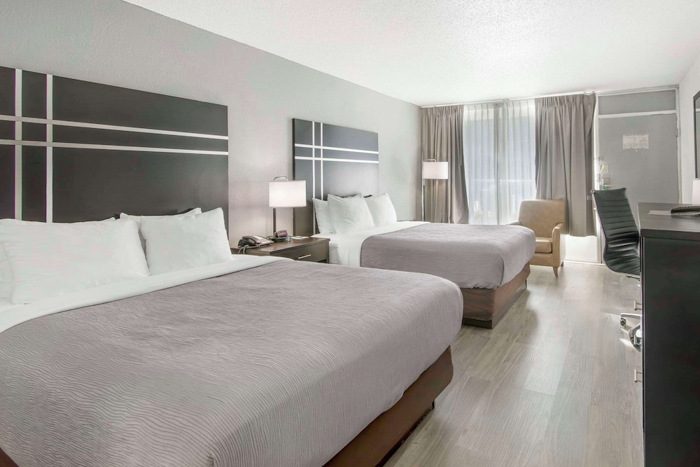 Room, 2 Queen Beds, Accessible, Non Smoking thumbnail 6