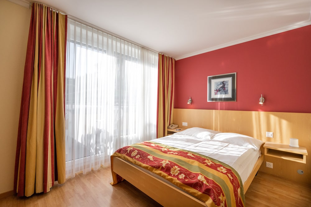 Standard Double or Twin Room photo 1