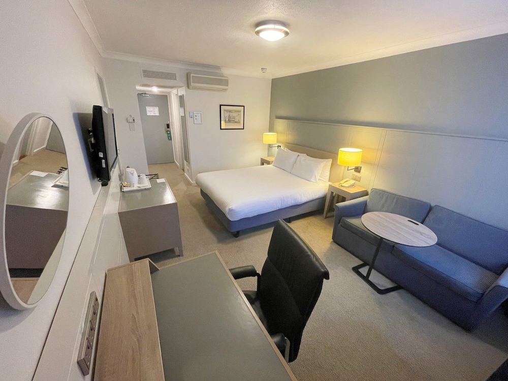 Premium Room, 1 Queen Bed with Sofa bed - Photo 1