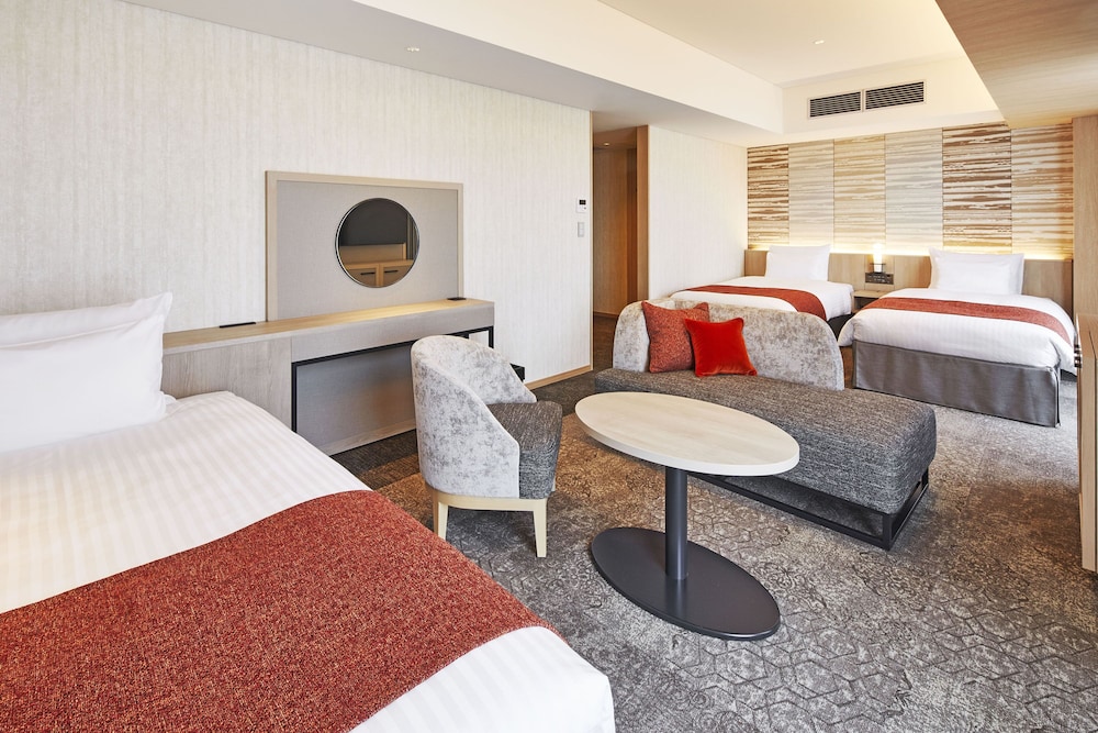 Deluxe Triple Room, Non Smoking, City View - Photo 1
