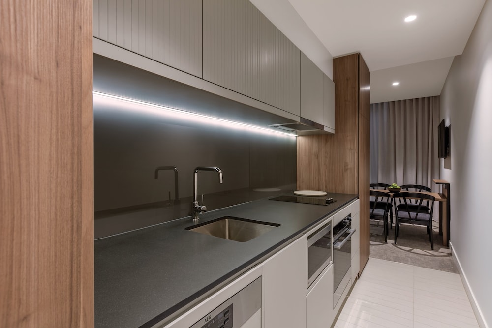 Two Bedroom Apartment, Interconnecting (Weekly Housekeeping) - Photo 3