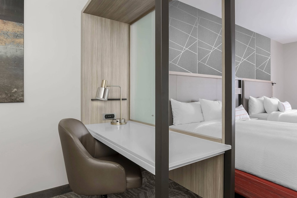 Suite, 2 Queen Beds - Photo 3