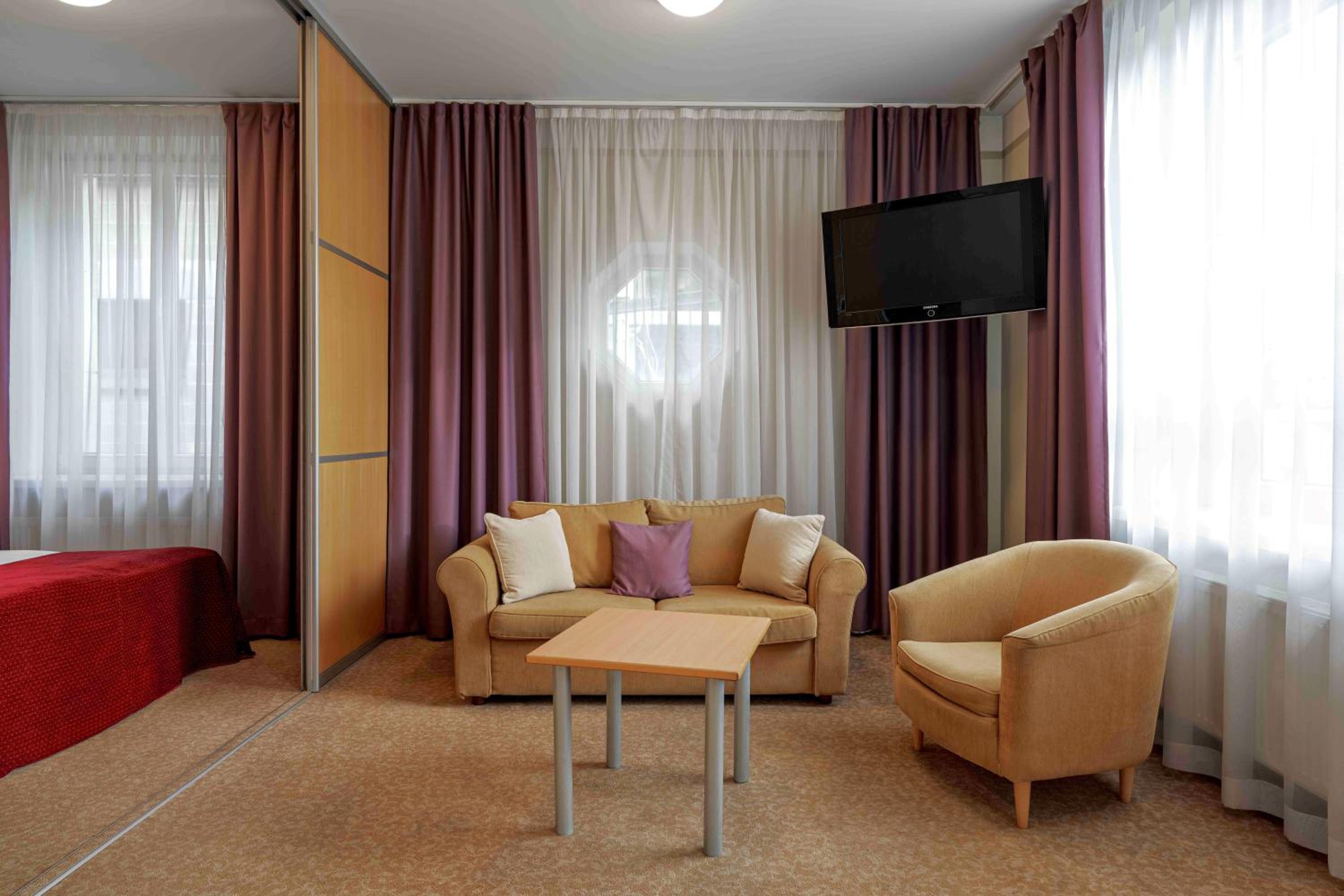 Suite with Spa Bath - Photo 4