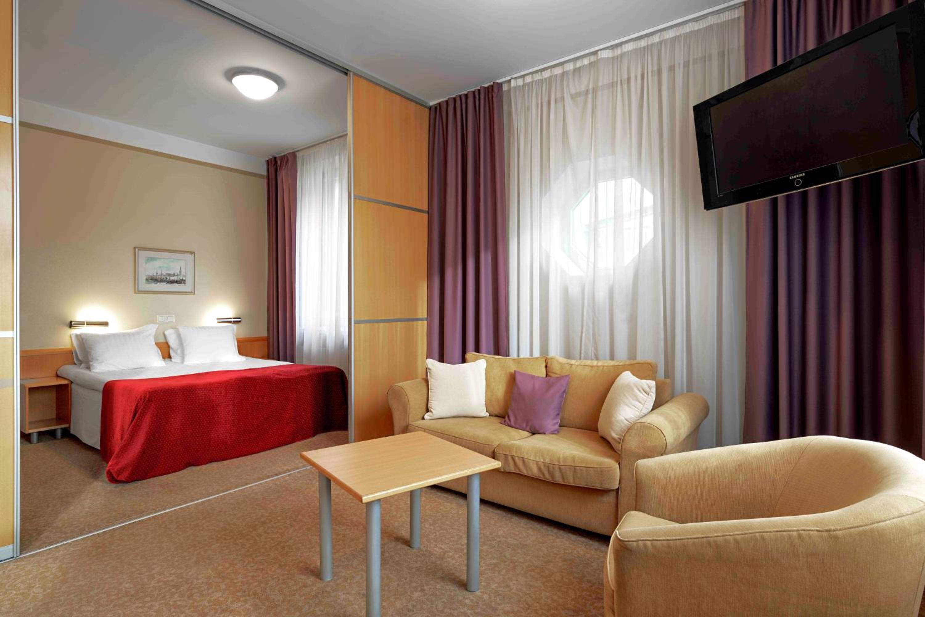 Suite with Spa Bath - Photo 1
